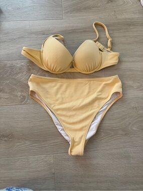 Shade & Shore Textured Yellow Two-Piece Bikini Set M